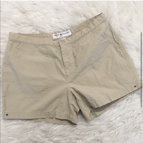 Beige Shorts Preppy Tommy Hilfiger EUC - Picture 1 of 4